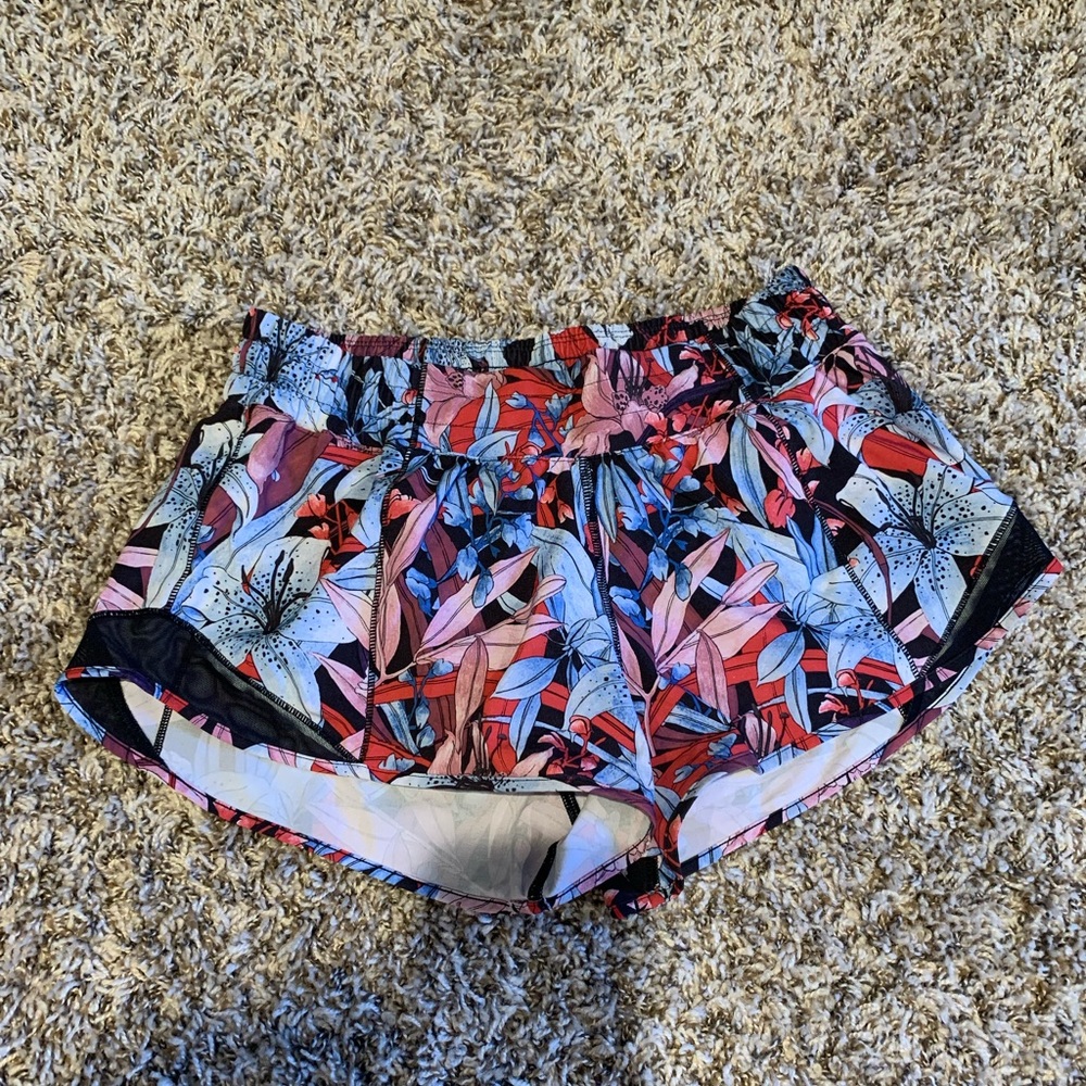 Lululemon low rise hotty hot short 2.5”